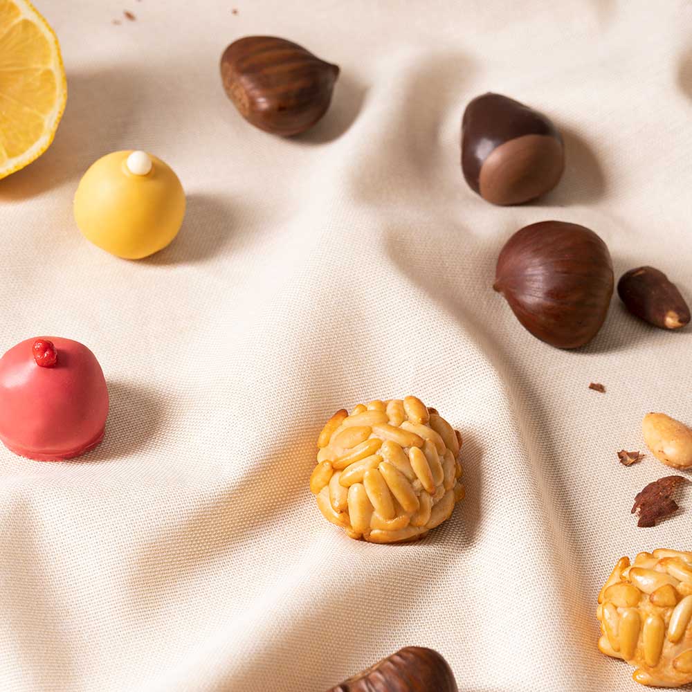 Panellets variados caja regalo 12 uds en formato a granel.