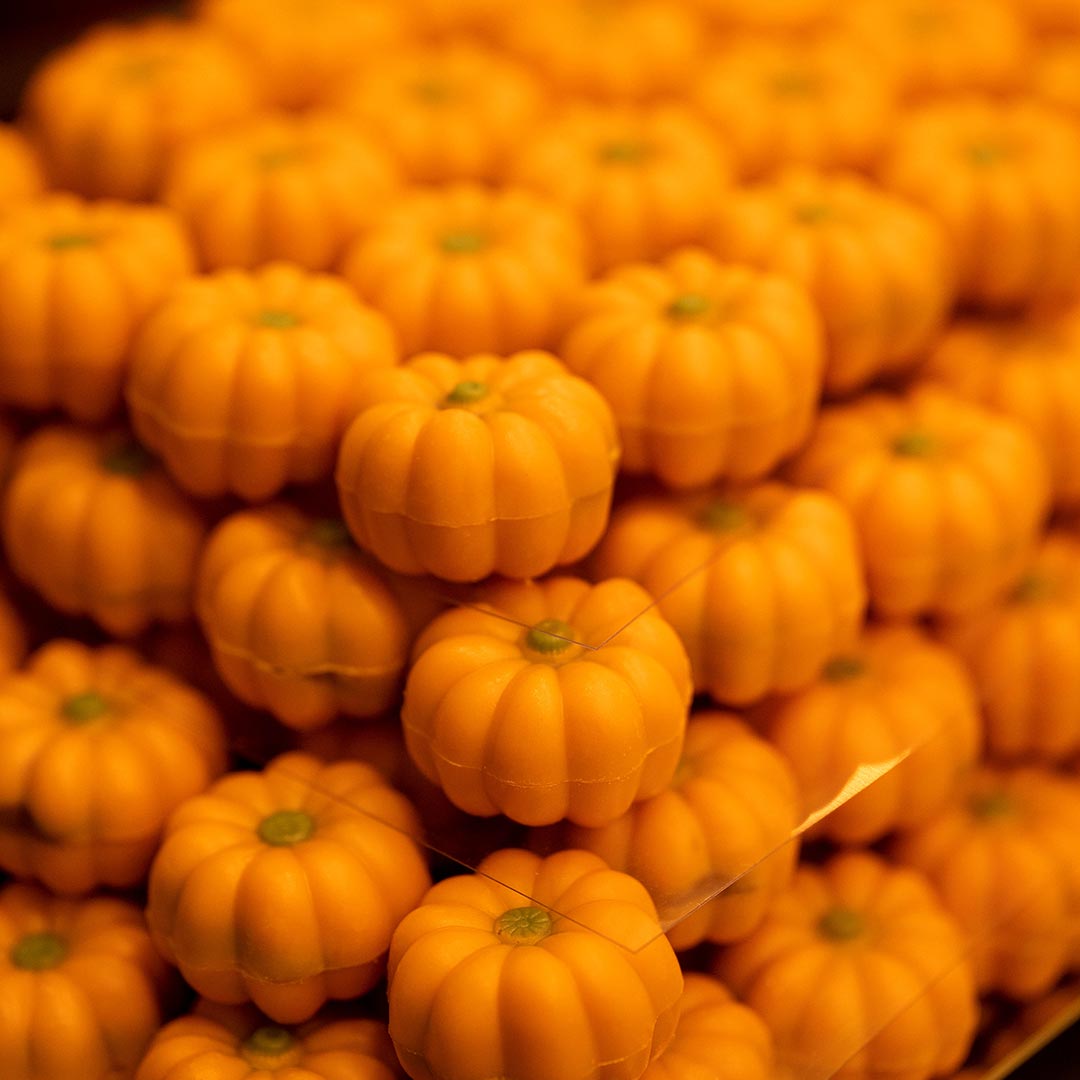 Panellet bombon calabaza, disponible en presentación a granel.