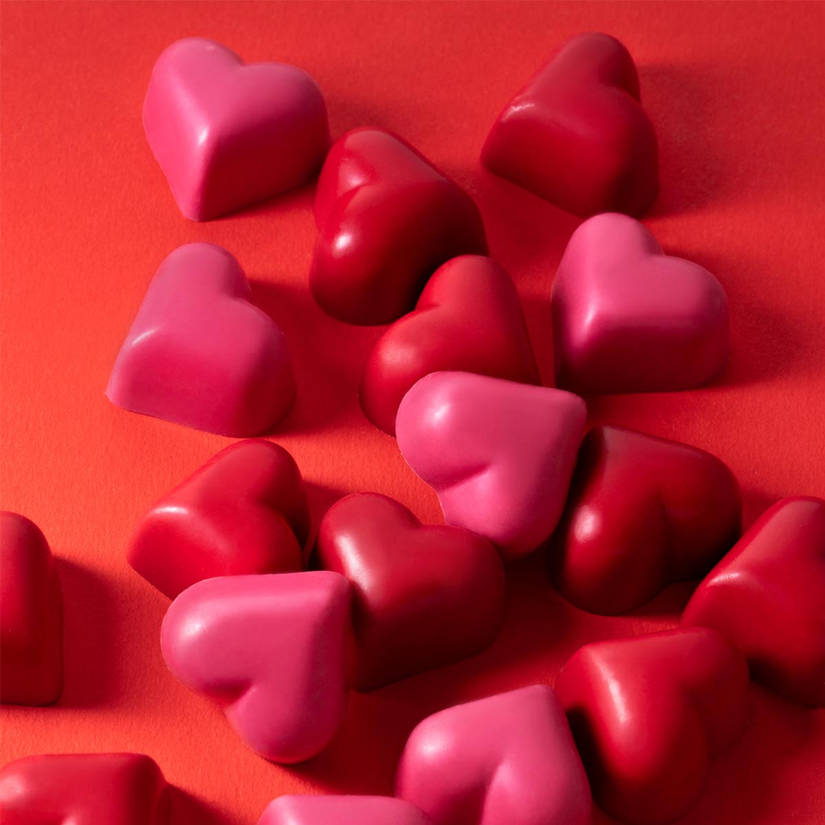 Bombones corazon combinada caja 250g, disponible en presentación a granel.