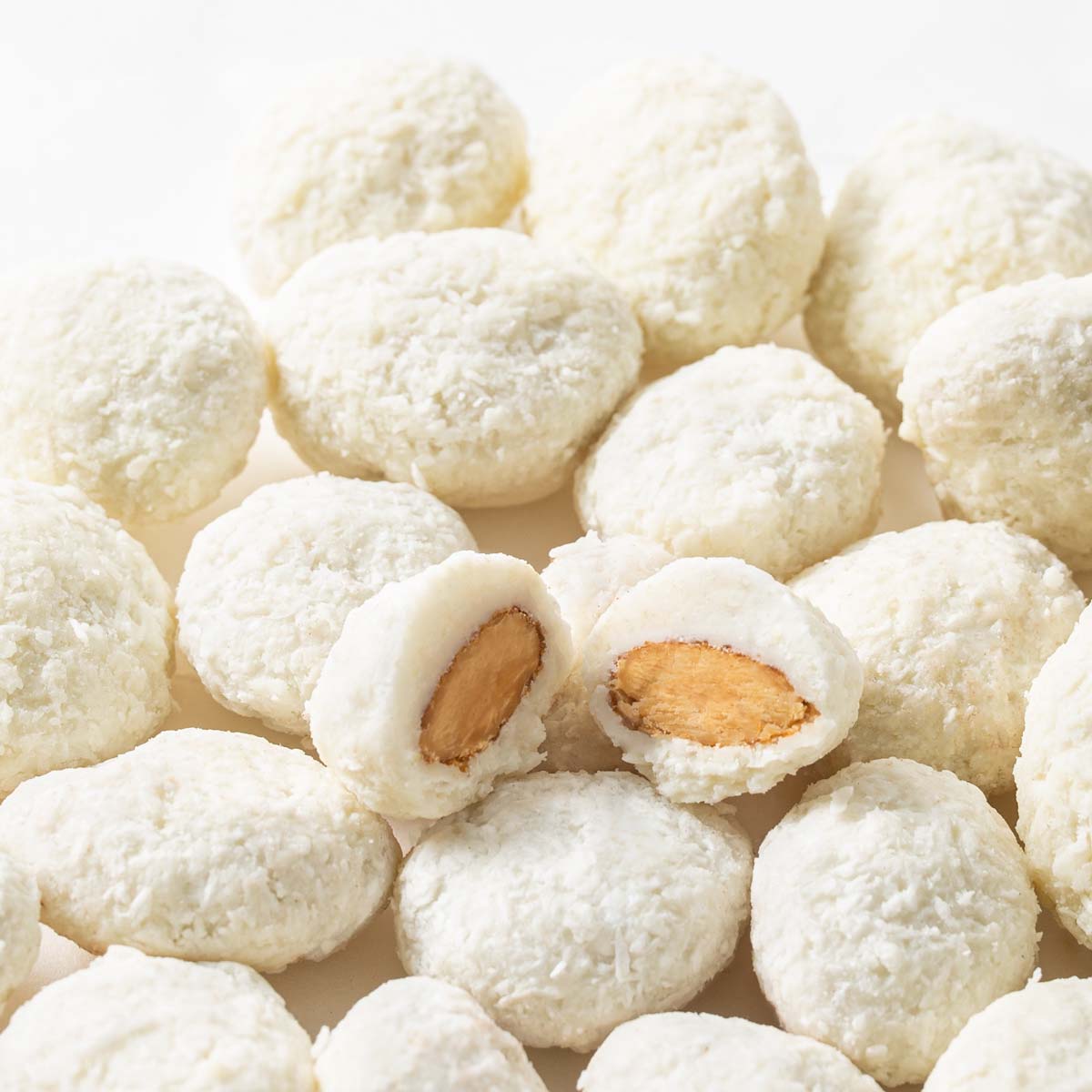 Almendras al coco bolsa 250g, disponible en presentación a granel.