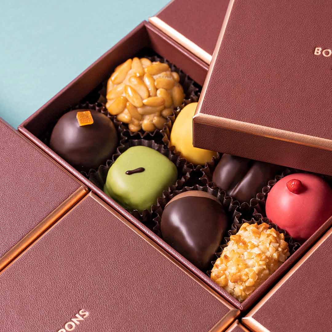 Panellets variados caja 8 uds, disponible en presentación a granel.