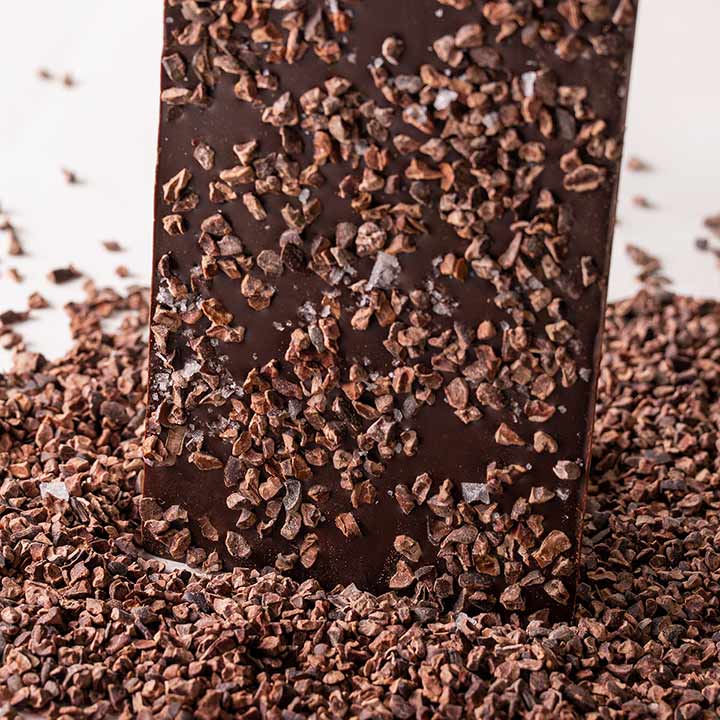 Tableta con nibs y sal 130g, presentación a granel.