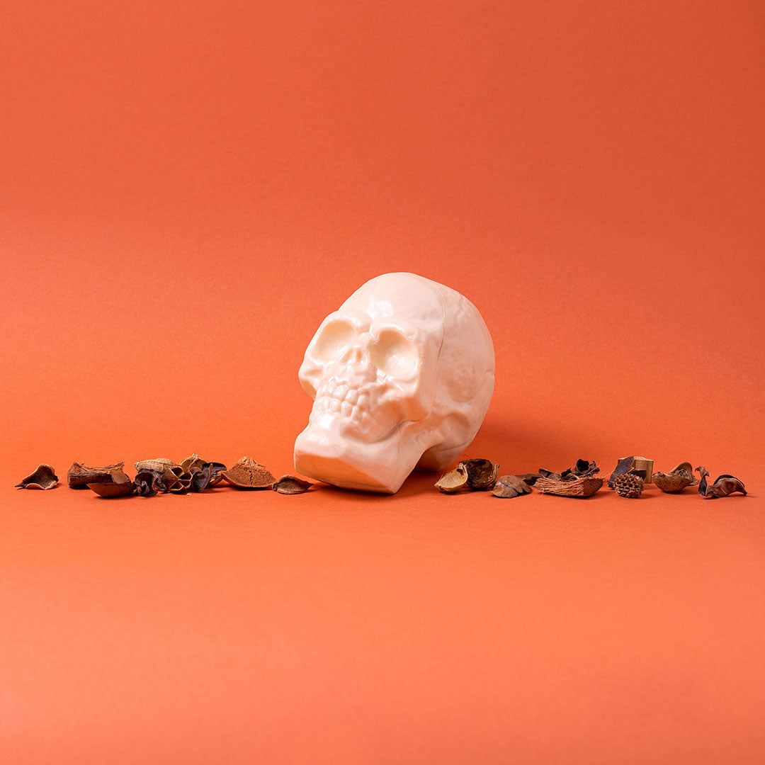 Calavera halloween blanca figura 400g, disponible en presentación a granel.
