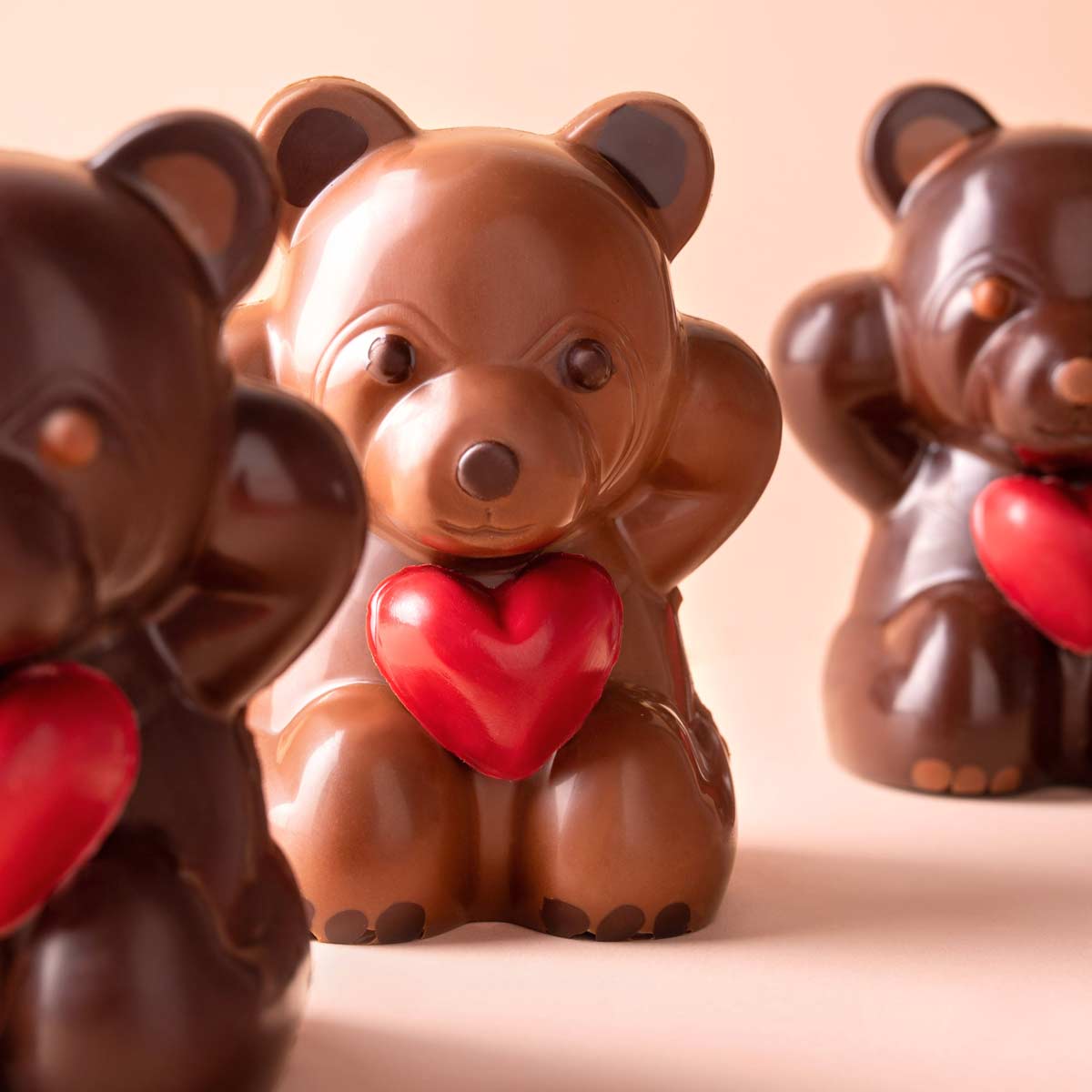 Oso mini san valentin chocolate negro 110g en formato a granel.